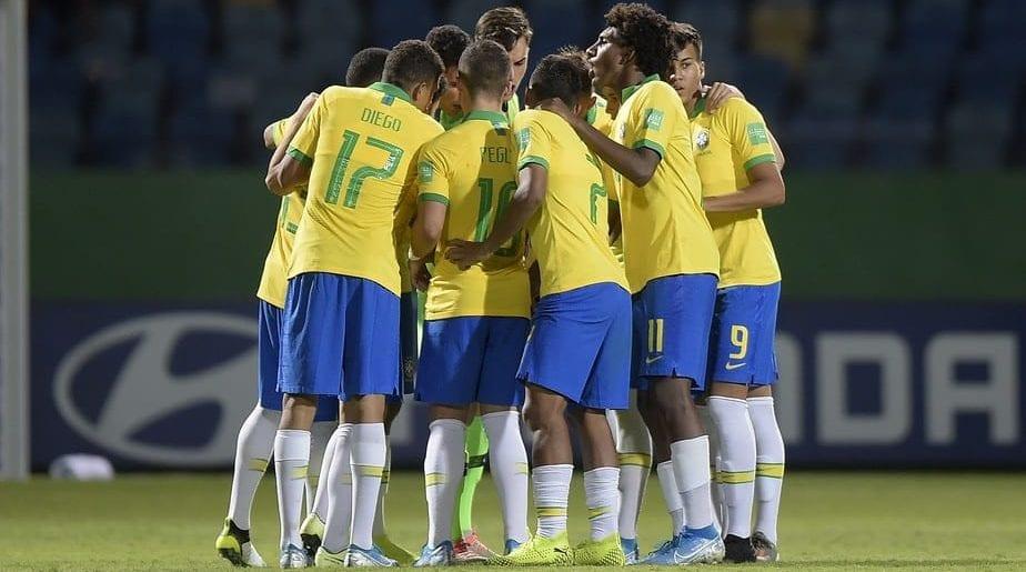 Brasil pegará Chile nas oitavas do Mundial Sub-17; Bolsonaro vai a jogo da Itália