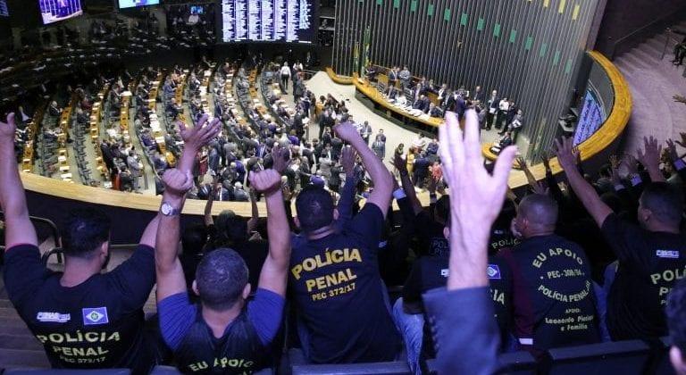 Câmara aprova em segundo turno PEC que cria a polícia penal