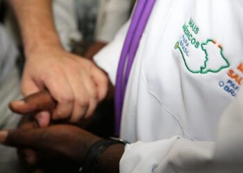 Câmara aprova medida provisória que cria o programa Médicos pelo Brasil