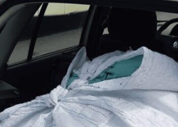 Carro da Prefeitura de Silvânia é pego levando material hospitalar irregularmente