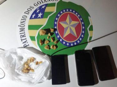 Casal é preso transportando droga durante viagem por aplicativo, em Rio Verde
