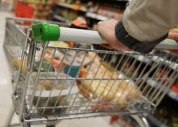 Confiança do consumidor cai 0,5 ponto em novembro ante outubro, revela FGV