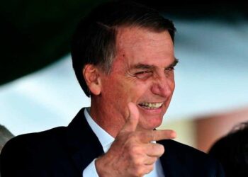 'Daqui a um tempo acho que vai diminuir', diz Bolsonaro, sobre preço da carne