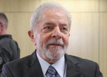 Lula é libertado da prisão da PF em Curitiba