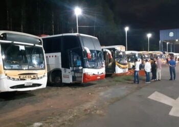 Mais de 40 veículos de transporte escolar são flagrados com irregularidades, em Anápolis