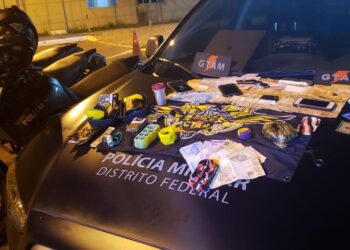 PM prende jovens acusados de traficar dentro de condomínio, em Águas Claras