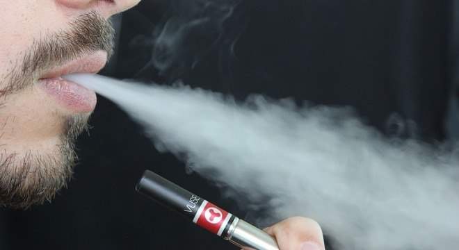Senado aprova projeto para desestimular contato de adolescentes com cigarro