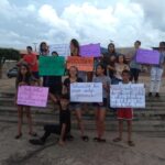 Alunos protestam contra fechamento de colégio estadual, em Morzarlândia