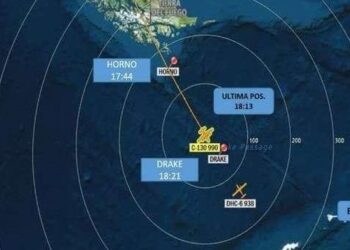 Bolsonaro: Marinha recolheu destroços compatíveis com avião chileno que sumiu