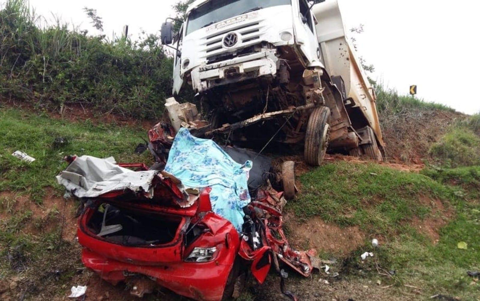 Casal e filha de 11 anos morrem em grave acidente na GO-139, em Corumbaíba