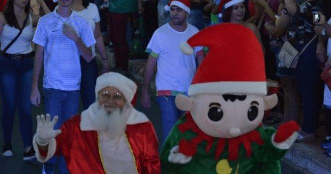 Cerca de mil figuras temáticas prometem encantar população no desfile natalino nesta quarta-feira Desfile natalino de Aparecida de Goiânia contará Cerca de mil figuras temáticas