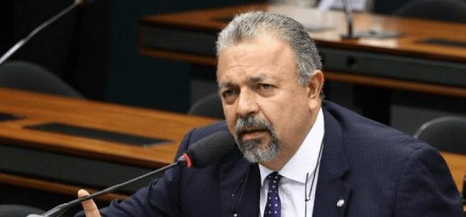 Deputado goiano aciona STF para suspender MP de Bolsonaro sobre reitores