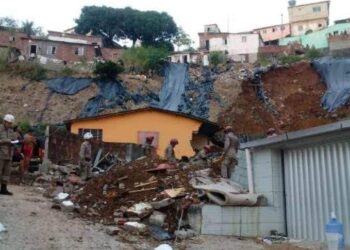 Deslizamento de barreira no Recife deixa 5 mortos, entre eles um bebê de 3 meses
