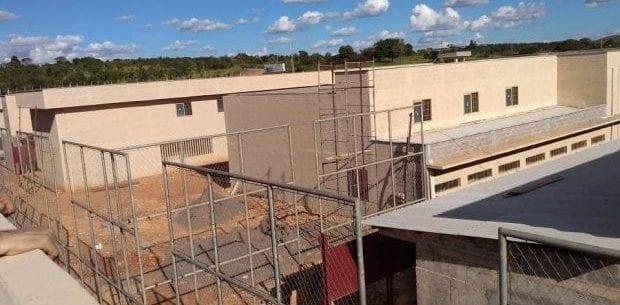 Em tentativa de fuga, detentos serram grade de cela, em Mineiros 