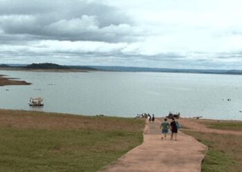 Embarcação com mais de 10 pessoas afunda no Lago das Brisas, em Buriti Alegre