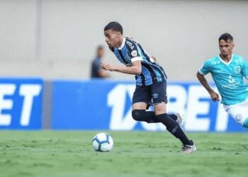 Goiás vence time alternativo do Grêmio e termina o Brasileirão em 10º lugar