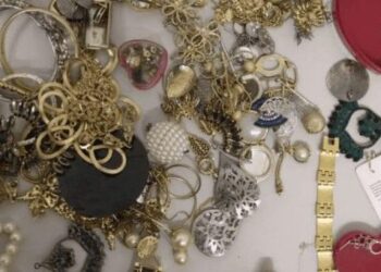 Homem aproveita ausência de família para furtar joias e eletrônicos no Natal, em Jataí