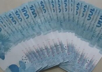 Homem é preso com R$ 10 mil em notas falsas ao tentar pagar motorista de app, em Rio Verde