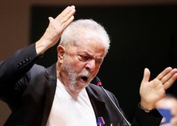 Lula processa dono da Havan por faixa que chama ex-presidente de 'cachaceiro'