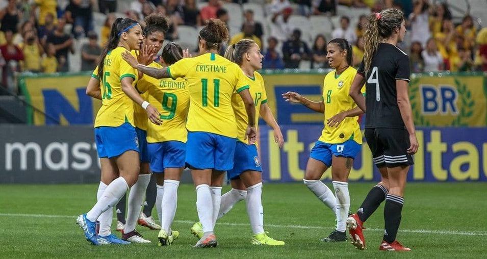 Seleção feminina sobe duas posições e alcança o nono lugar no ranking da Fifa