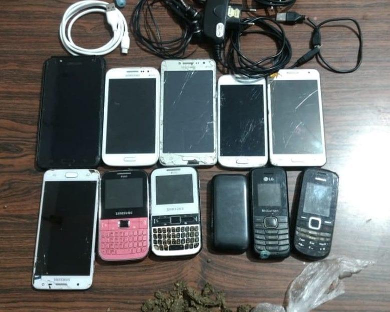 Servidores interceptam a entrada de 11 celulares no presídio de Mineiros