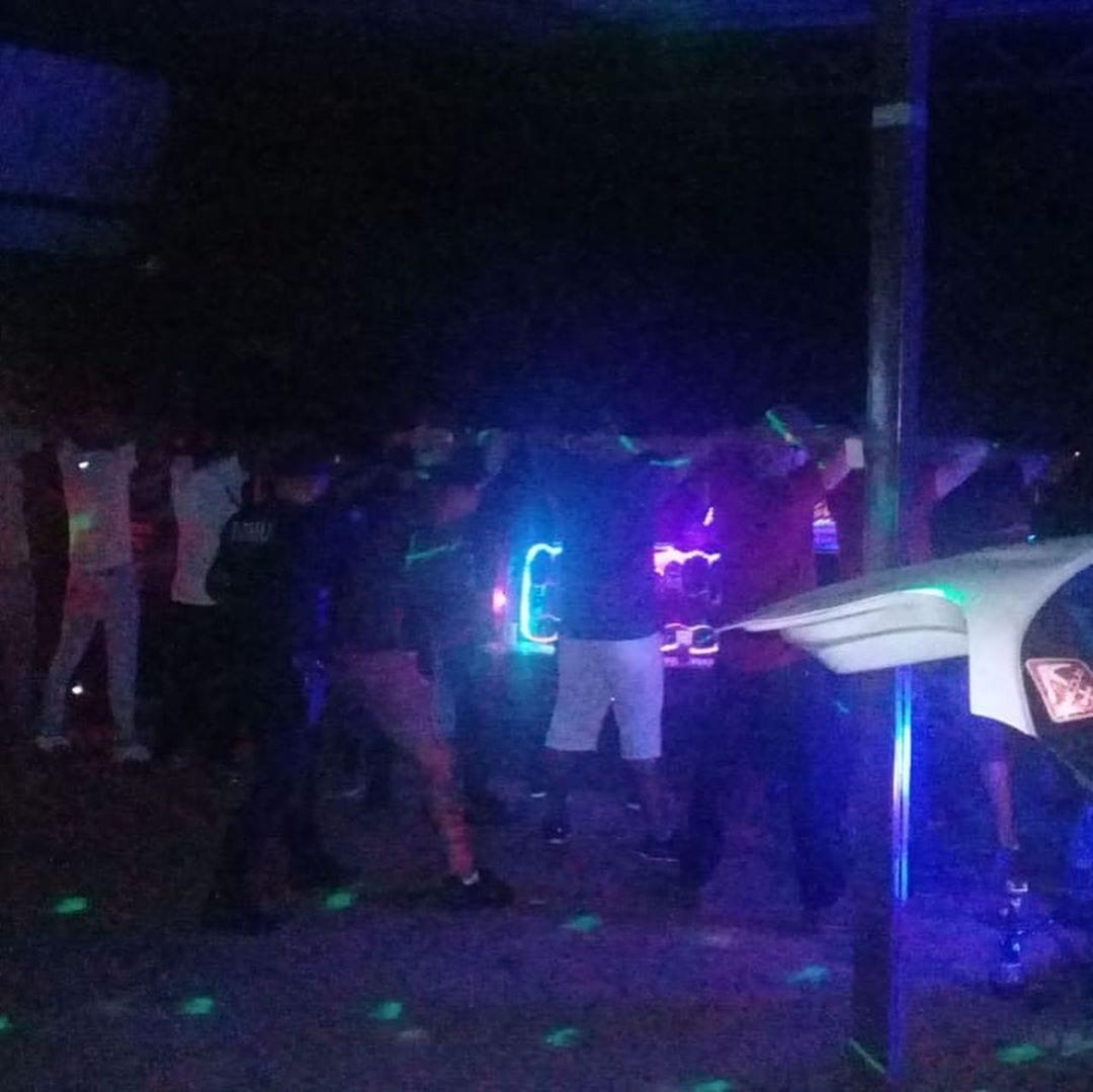 Adolescentes são flagrados em festa regada a drogas, em Goiânia