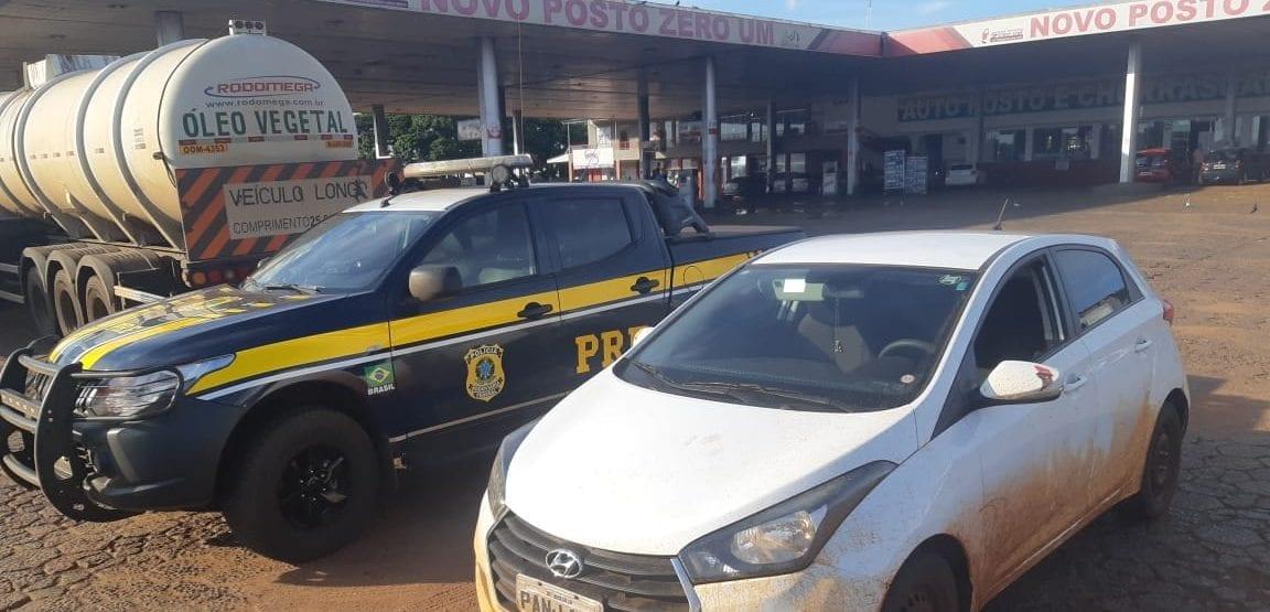 Ao fiscalizar bebê sendo transportado irregularmente, PRF apreende carro roubado em Rio Verde
