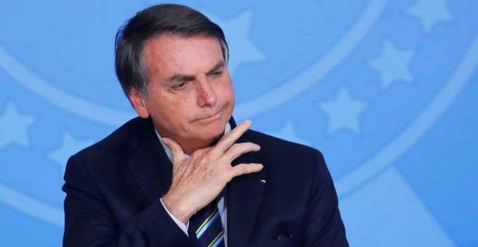 Bolsonaro no FB: devo vetar o 'fundão' e passar por impeachment ou sancionar?