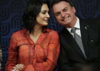 Bolsonaro vai a hospital após primeira-dama passa por cirurgia estética