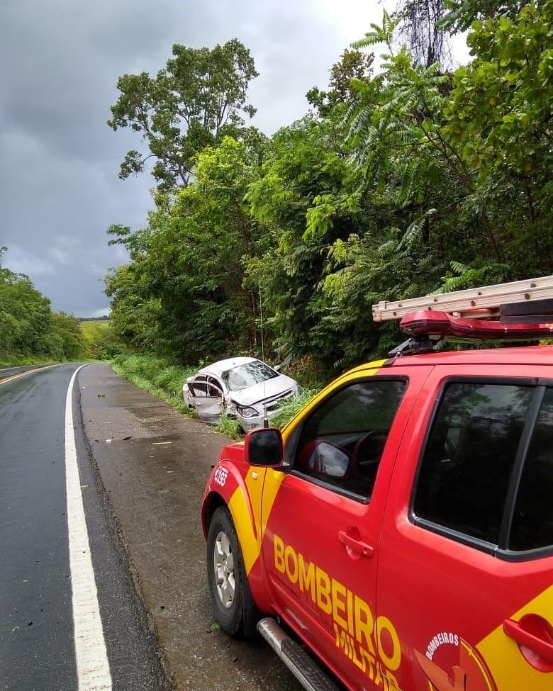 Capotamento de carro deixa três vítimas na BR-153, em Uruana