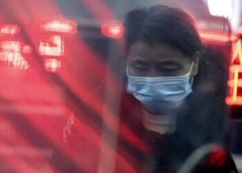 China acelera obra de hospital e isola 13 cidades contra coronavírus
