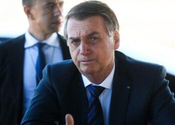 'É só não ir ilegalmente para os EUA', diz Bolsonaro sobre brasileiros deportados