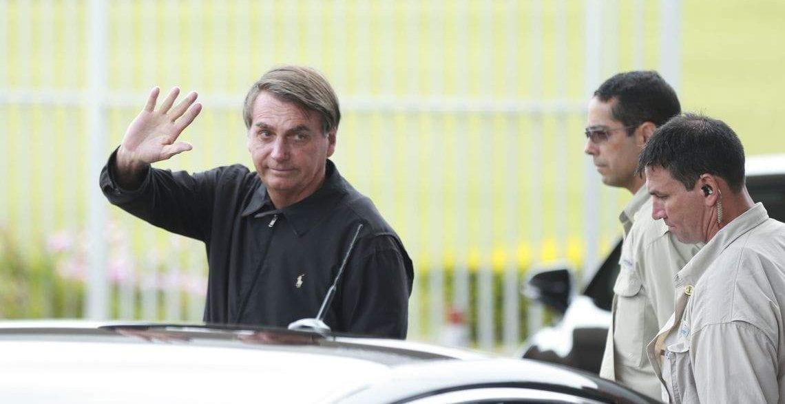 Em repouso após vasectomia, Bolsonaro recebe ministros, mas não Onyx