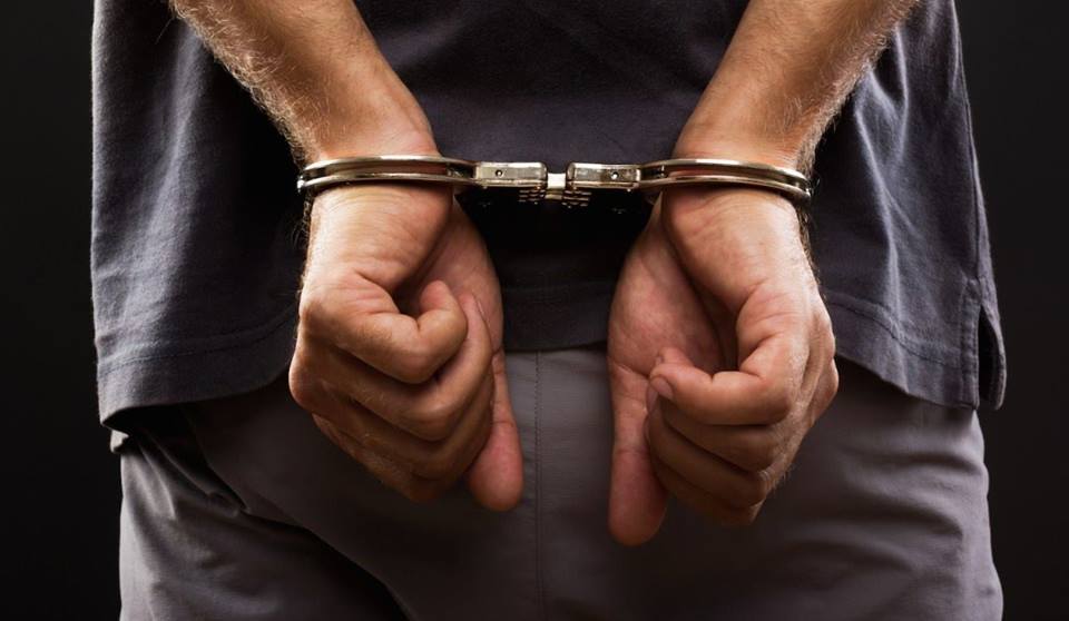 Homem é preso após matar colega de trabalho com facada, em Anápolis