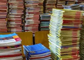 MEC estuda descartar 2,9 milhões de livros didáticos nunca utilizados