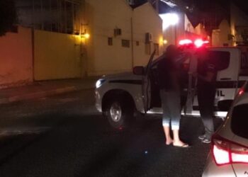 Motorista bêbado desmaia e acorda 1 hora depois em delegacia de Anápolis