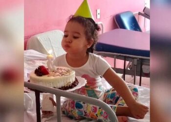 Paciente de 3 anos ganha festa surpresa de servidoras da UPA de Formosa