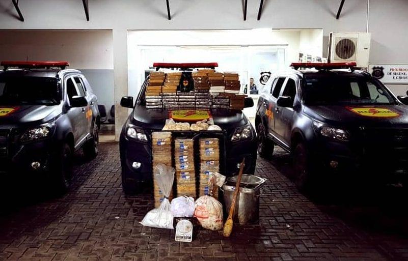 PM encontra drogas dentro de barris enterrados em chácara de Abadia de Goiás