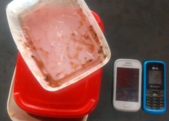 Servidores encontram celulares dentro de marmita em presídio de Caldas Novas 