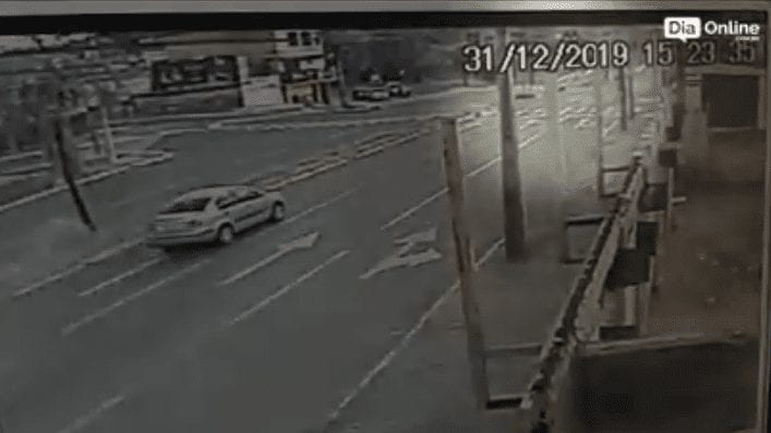 Vídeo mostra momento em que carro atropela e mata mãe e filha, em Goiânia