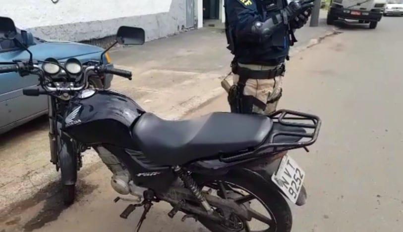 Adolescente é flagrado com motocicleta roubada na BR-153, em Goiânia