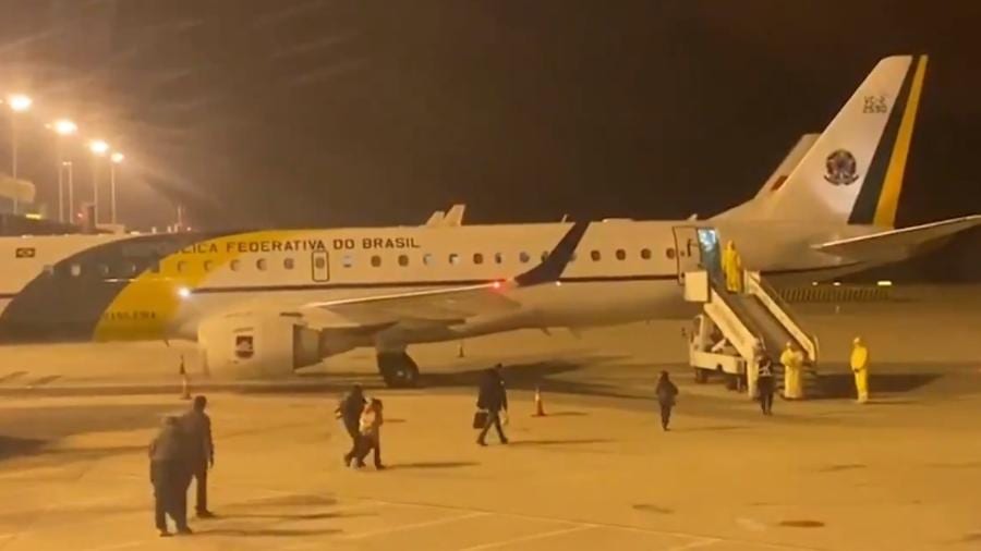 Aviões com brasileiros resgatados na China devem pousar em Anápolis às 3h