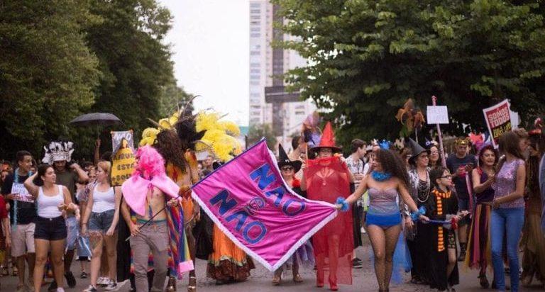 Blocos de carnaval alteram trânsito de ruas importantes de Goiânia; confira
