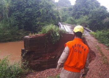 Cheia do Rio Vermelho deixa Cidade de Goiás em alerta