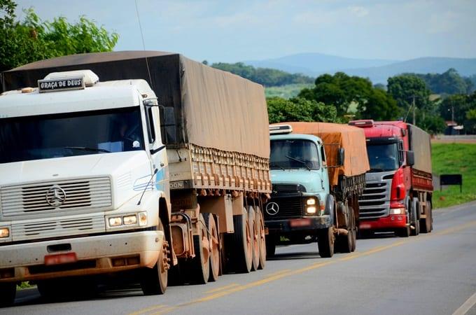 Circulação de veículos pesados é restringida durante carnaval em BRs de Goiás
