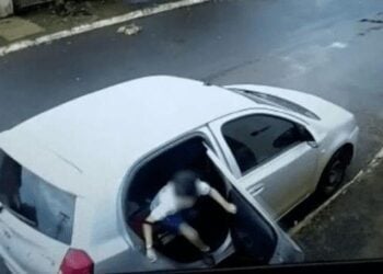 Em Rio Verde, criança pula de carro segundos antes de ladrões o levarem