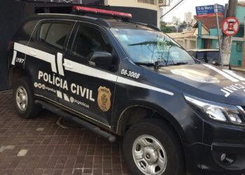 Homem é preso após esfaquear irmão, em Anápolis; vítima estava caída em rua