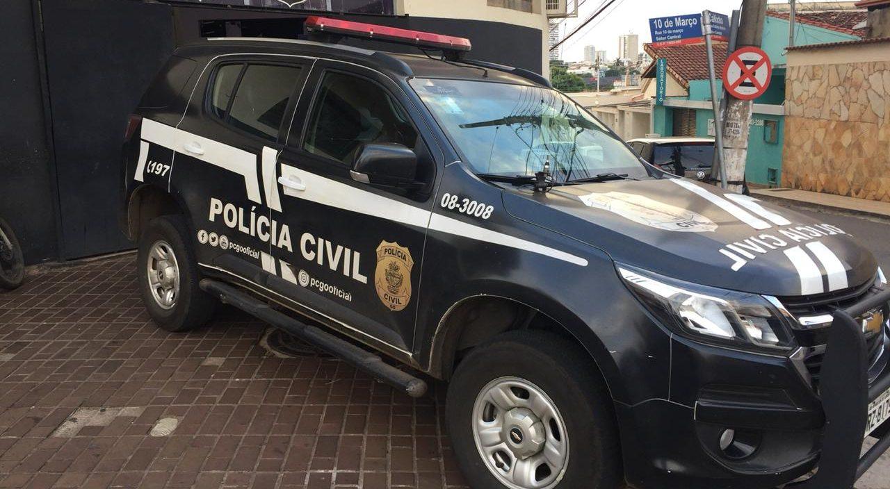 Homem é preso após esfaquear irmão, em Anápolis; vítima estava caída em rua