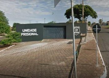 Mãe esconde celular em fundo falso de balde para dar a filho preso, em Goiás
