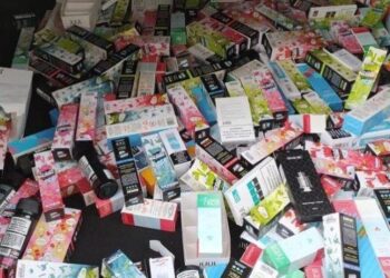 Mais de 500 frascos de essência de cigarro eletrônico são apreendidos, em Goiânia